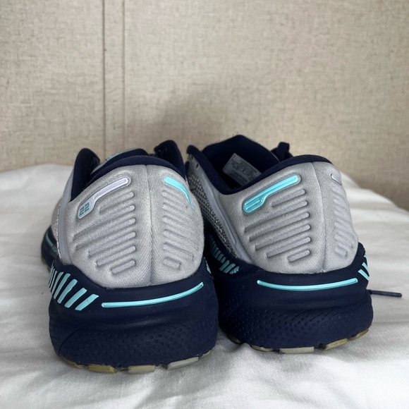 Brooks Women's Athletic Shoes in White and Navy - Picture 4 of 9
